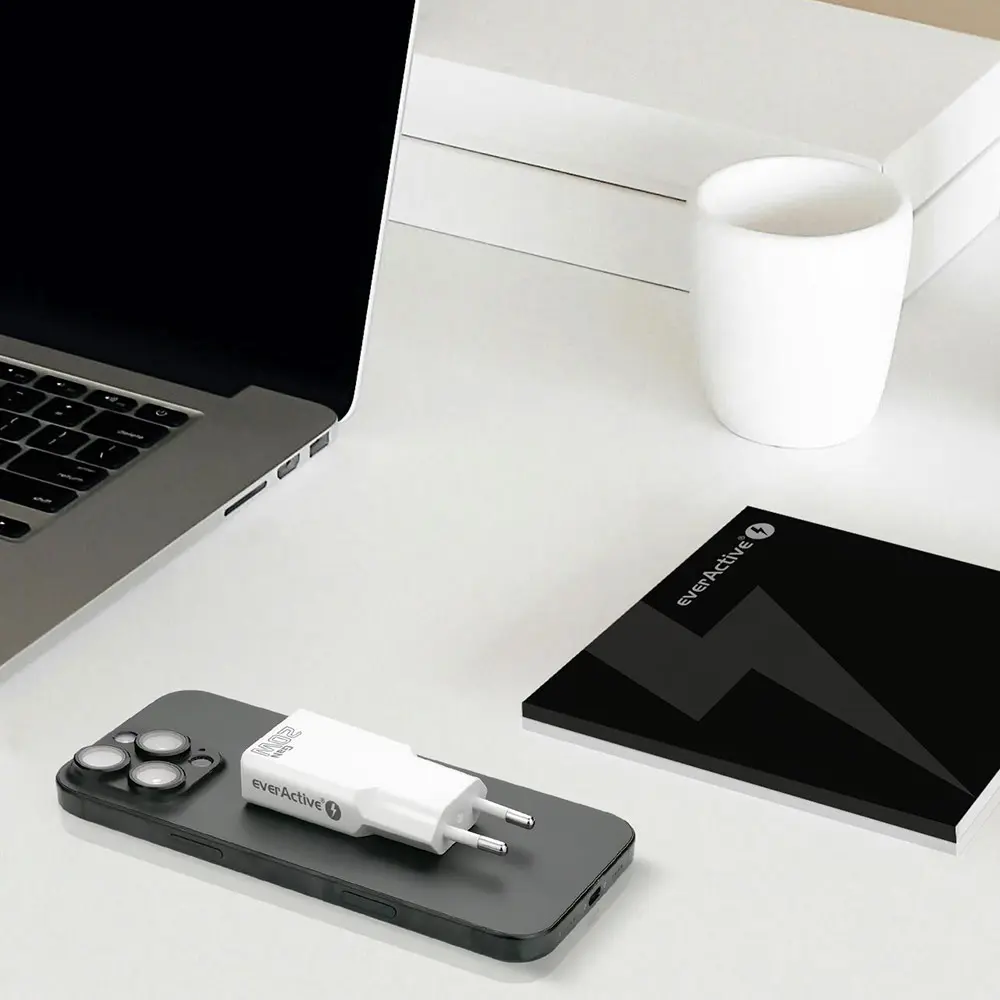 ultra cienka ładowarka USB - zdjecie ilustracyjne