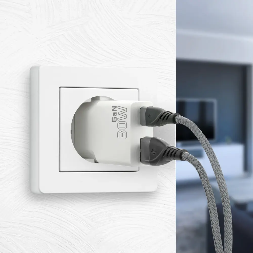 ultra cienka ładowarka USB - zdjecie ilustracyjne