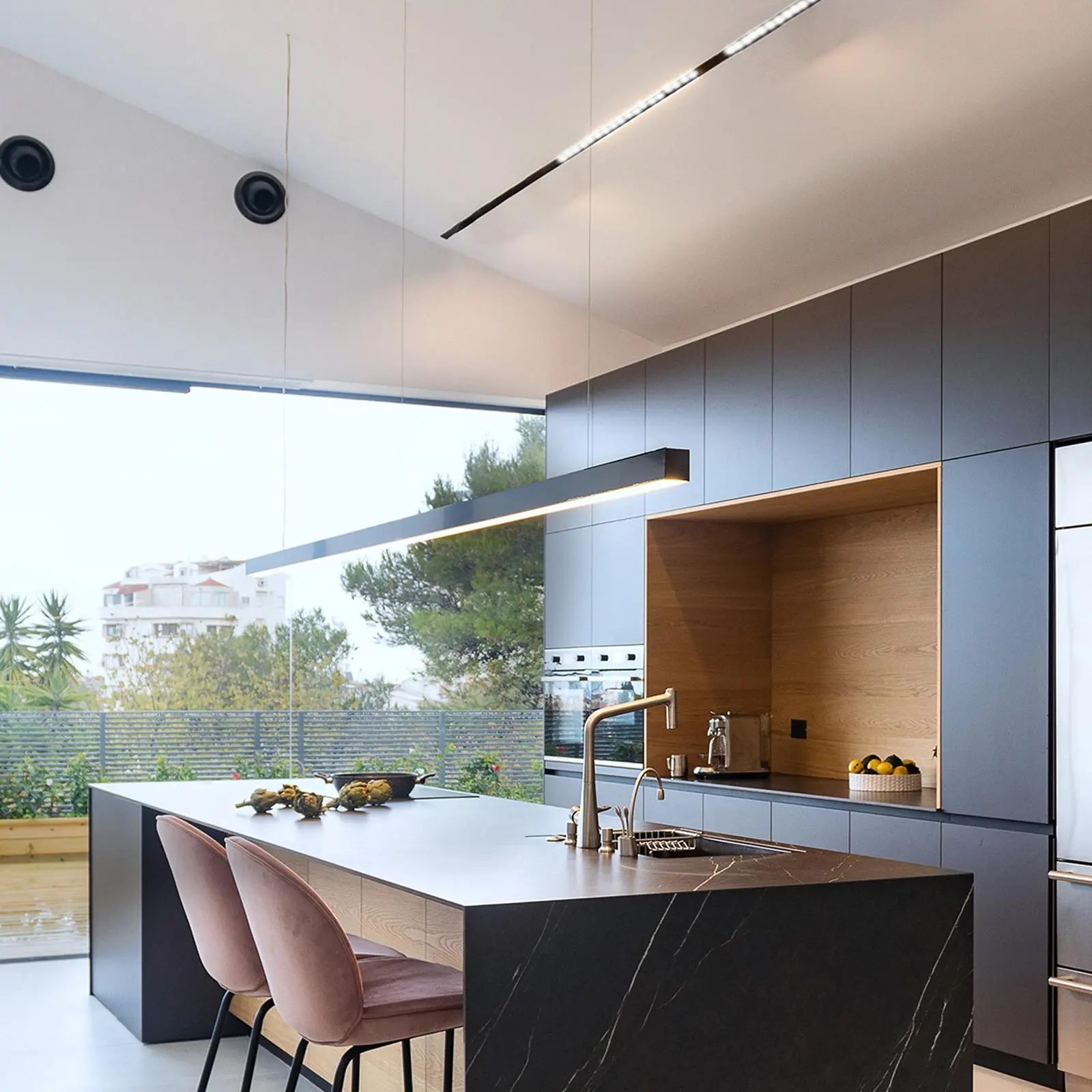 zdjęcie ilustracyjne, aranżacja systemu m-line zdjęcia oświetlenia szynowego m-line