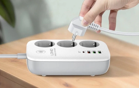 Inteligentna listwa zasilająca Wi-Fi LDNIO SEW3452, Tuya biała z włącznikiem