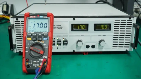 Multimetr profesjonalny True RMS 1500VAC do systemów fotowoltaicznych, Uni-T PRO UT196