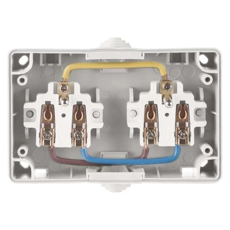 Gniazdo elektryczne podwójne bryzgoszczelne IP54 z klapką, montaż natynkowy, kolor biały, EMOS A1397.3