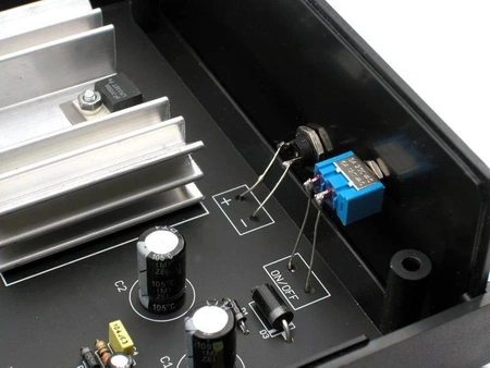 Regulowany zasilacz uniwersalny 1.2 - 13.5V / 1A - KIT AVT ZASILACZ