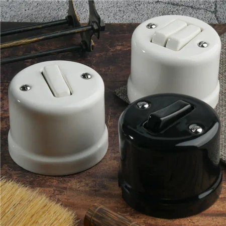 Gniazdko elektryczne z uziemieniem czarne ceramiczne natynkowe - Ceramic Classic Loft