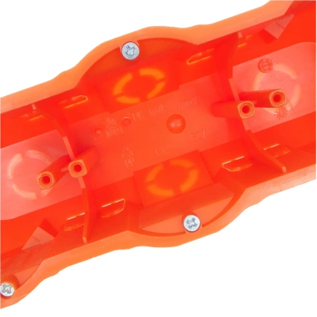 Puszka podtynkowa 60mm, głębokość 60mm, poczwórna