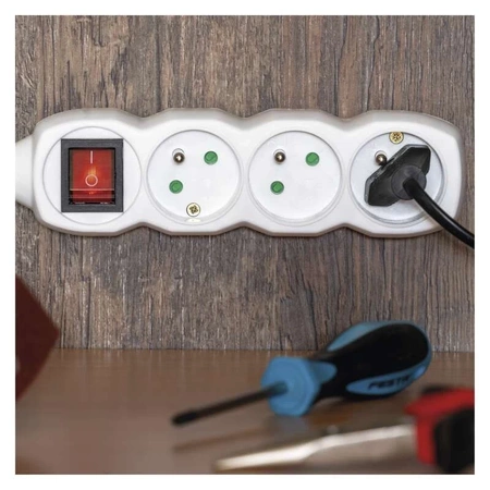 Przedłużacz sieciowy 5m, 6 gniazd z uziemieniem, 10A, biały, 3G1, włącznik, 2300W, EMOS P1615