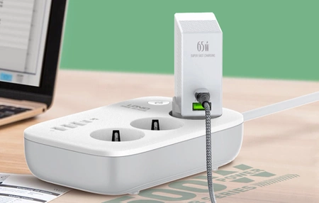 Inteligentna listwa zasilająca Wi-Fi LDNIO SEW3452, Tuya biała z włącznikiem