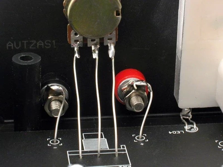 Regulowany zasilacz uniwersalny 1.2 - 13.5V / 1A - KIT AVT ZASILACZ