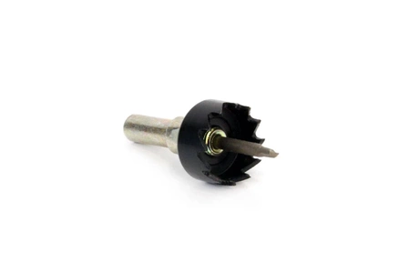 System czujników parkowania AMIO Gold, wyświetlacz LED, 4 czujniki 18mm, czarne AMIO-01577