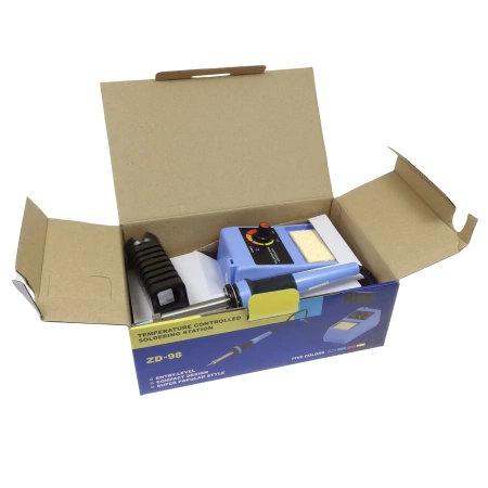 Stacja lutownicza ZD-98 z zestawem akcesoriów. Praktyczny zestaw lutowniczy do domowego warsztatu.