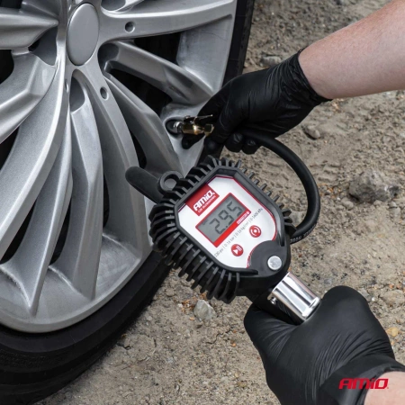 Pistolet z manometrem cyfrowym 16 bar AMIO 04483