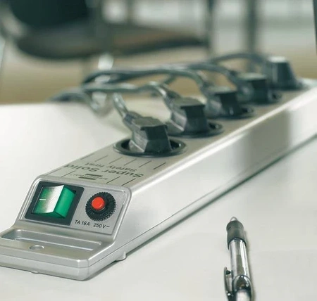 Listwa zasilająca, przeciwprzepięciowa 13500A, Brennenstuhl Super-Solid, 8 gniazd, 2.5m, 16A, 3G1.5, włącznik, srebrny, automatyczny bezpiecznik