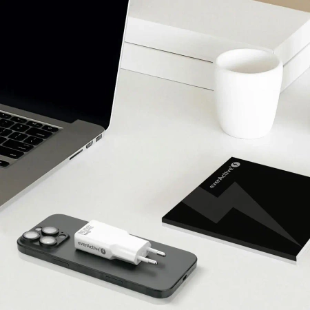 Ładowarka sieciowa everActive GaN USB szybkie ładowanie QC3.0 + USB-C PD 30W SUPER SLIM SC-380Q