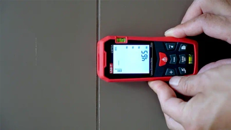 Dalmierz laserowy Uni-T LM120A, zasięg 120 m, poziomica, pamięć 99 pomiarów