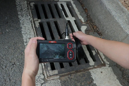 Przemysłowy endoskop inspekcyjny do diagnostyki nieniszczącej z ekranem 4.3″ i sondą IP67, Kamera inspekcyjna Uni-T UT667