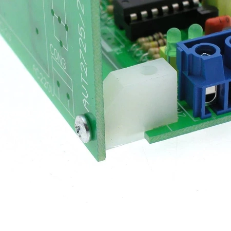 Łącznik montażowy do płytek PCB, kąt prosty, otwory 2,6 mm, poliamid PA66, naturalny, UL94V-2, PMB-1