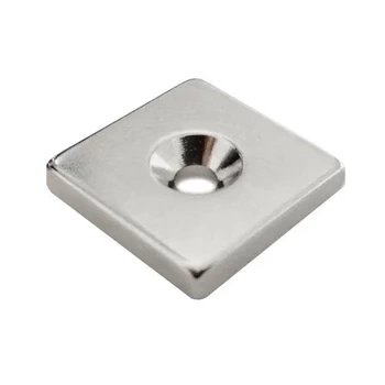 Magnes neodymowy kwadratowy 20x20x4mm z otwór 9/4mm - MAG158