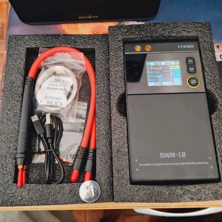 Zgrzewarka do ogniw - spawarka punktowa FNIRSI SWM10 z kolorowym wyświetlaczem i funkcją powerbank