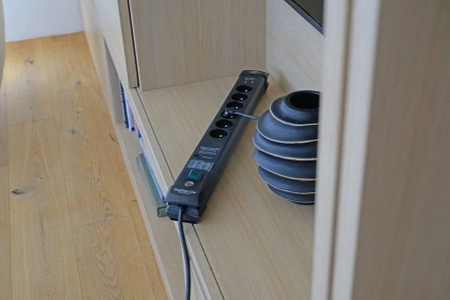 Listwa przeciwprzepięciowa PREMIUM-LINE 60kA, 8 gniazd + 2x USB, 3m, 3G1.5, czarny