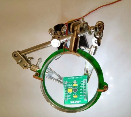 Oświetlacz pierścieniowy LED - zlutowany KIT AVT 1918