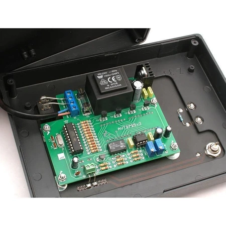 Mikroprocesorowy miernik pojemności - KIT AVT 2725