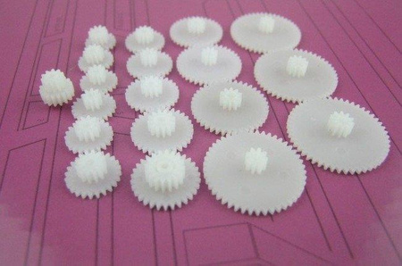 Zestaw 19 kół zębatych i zębatek - do silniczków elektrycznych