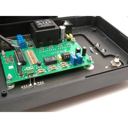 Mikroprocesorowy miernik pojemności - KIT AVT 2725